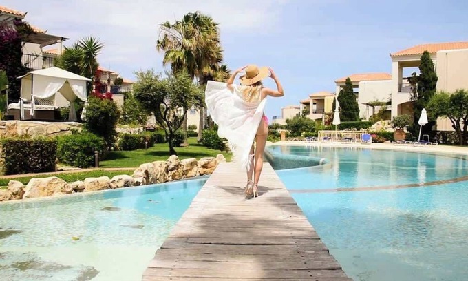 Maleme Apartment | Cassiopeia 5 BR Villa on beach with pool