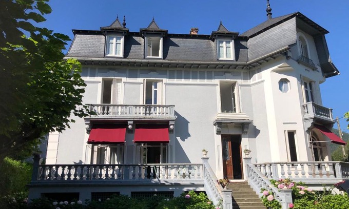 Bagneres-de-Luchon Villa | CASTEL MT Villa spacieuse Luchon vue montagnes Pyrénées