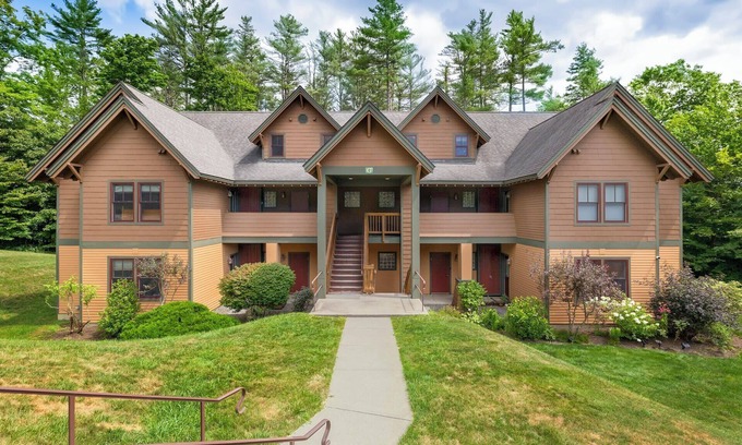 Proctorsville Condo | Castle Retreat – Pool, Spa & Mountain Adventures