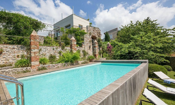 Monteggiori Villa | Castle with pool and sea views for 6 People