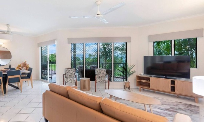 Rapid Creek Apartment | Casuarina Vista Beachfront Elegance in Rapid Creek