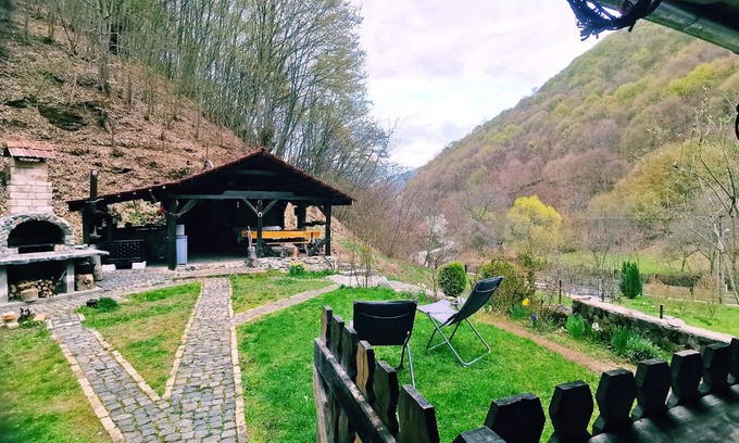 Toplita House | Casuta Bucuriei