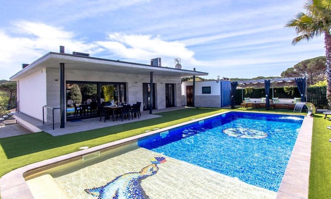 Sils Villa | Catalunya Casas Modern Vacation Paradise 'Villa Ainmi' on the Costa Brava!
