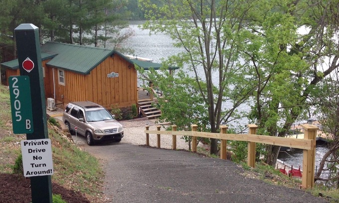 Butler Cottage | CATFISH COTTAGE-LAKE WATAUGA, TN -WATERFRONT-PRIVATE DOCK