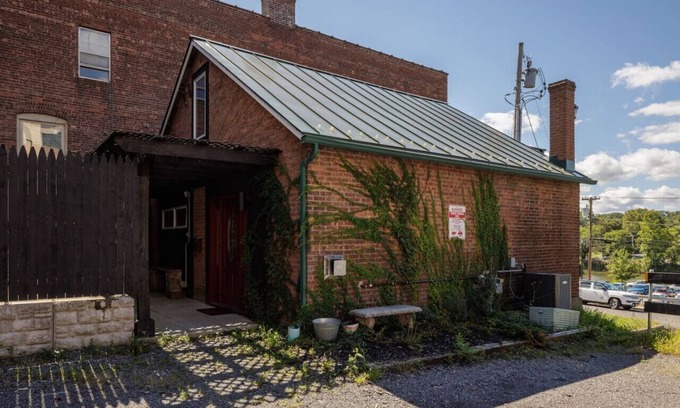Catskill Heights House | Catskill Cottage Walk to Downtown & River Views