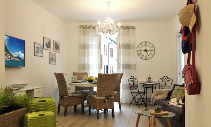 Salo Apartment | Cavour 2 - New two-bedroom apartment a stone's throw from the lake and in the center of Salò