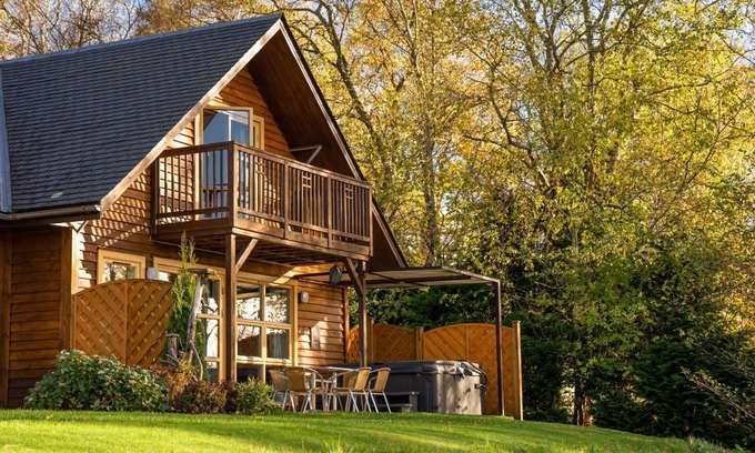 Balmaha Villa | Cawdor Diamond Lodge with hot tub and Loch views