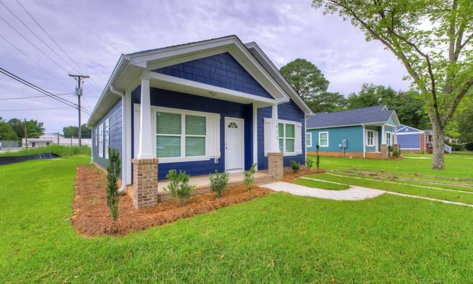 Cayce House | Cayce Sister Houses | Sleeps 14 | Mins to CAE