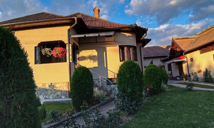 Novaci House | Cazare Sandi