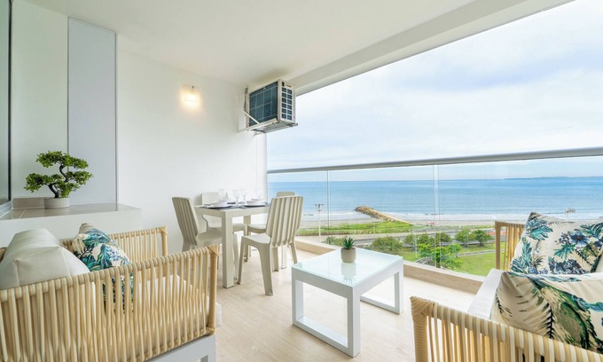 Urbanizacion Eliana Apartment | CB LUXURY APARTASUIT -SEA VIEW -BEAUTIFUL SWIMMING POOL -NEAR THE AIRPORT -PARK.