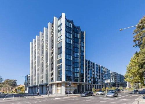 Reid Apartment | CBD - Pool - Sleeps 4 - Parking