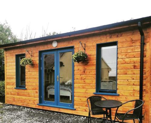 Doolin Apartment | Ceaser's cabin is a cosy 1 bedroom cabin