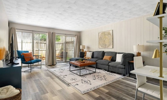 Heath Apartment | Cedar and Oak - 2 BR, King Beds, Patio