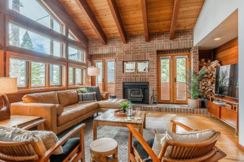 Mammoth Lakes House | Cedar and Snow