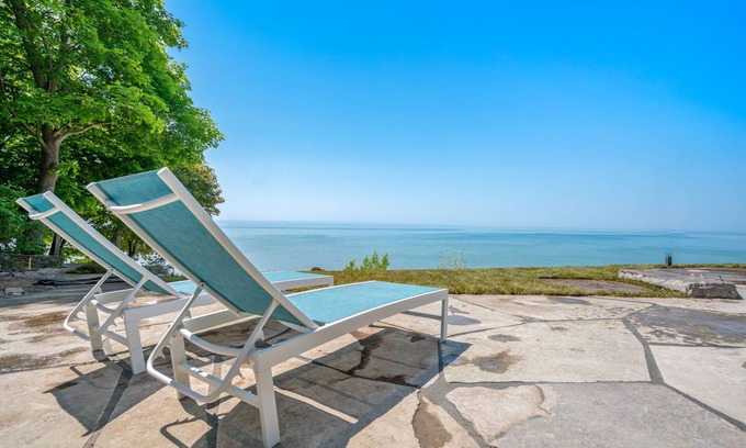 Port Colborne House | Cedar Bay Beachfront Paradise