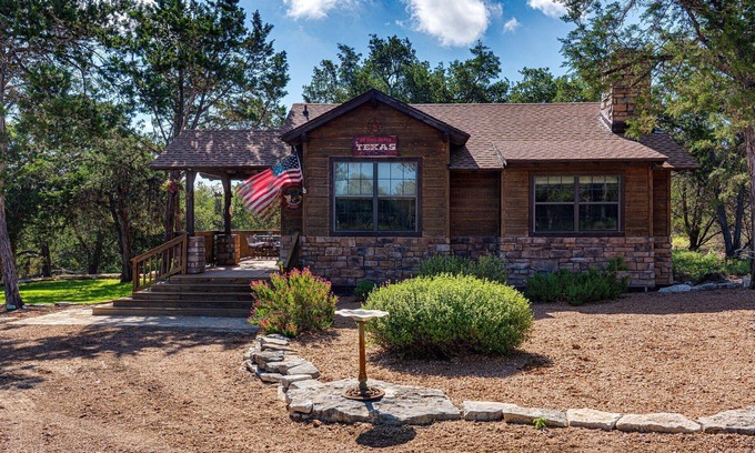 Fredericksburg House | Cedar Bliss | Pet-friendly | Firepit | Relaxing