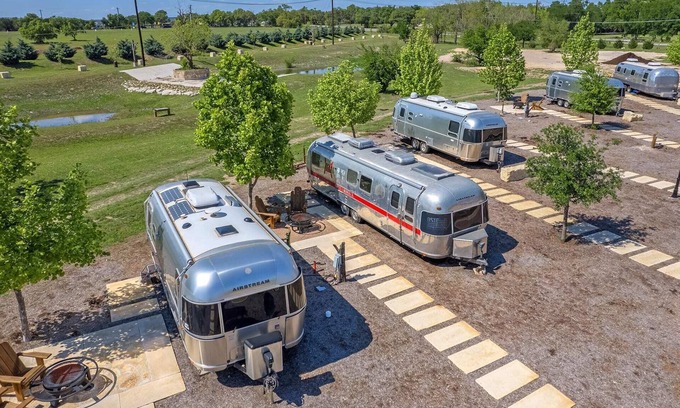 Driftwood House | Cedar Break - Airstream 04