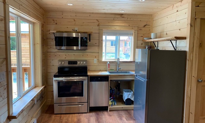 Ucluelet Cabin | Cedar Cabin - Brand new cabin on large property