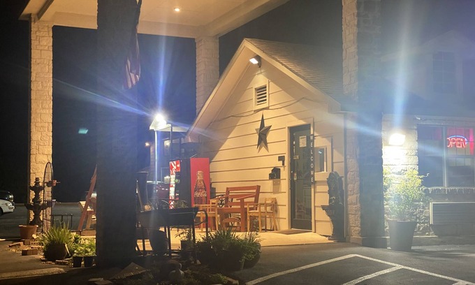 Bertram Hotel | Cedar Creek Inn