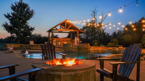 Kemp House | Cedar Creek Ranch-Pool, Lrg Grp, Minutes from Lake