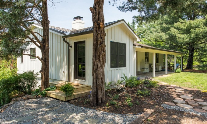 Middleburg Cottage | CEDAR LANE - Private Cottage, Sophisticated Country Charm