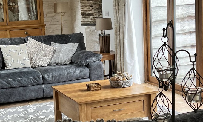 Lower Trengale Cottage | CEDAR LODGE, pet friendly, country holiday cottage in Liskeard