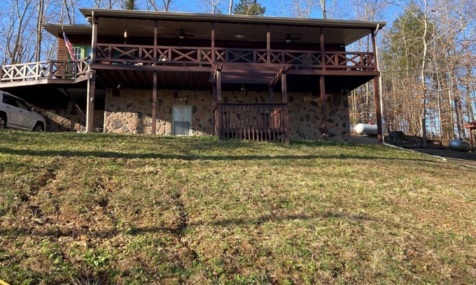 Sugar Tree Cabin | Cedar Retreat Cabin at Sugar Tree on the Tennessee River
