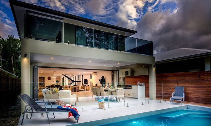 Palm Cove House | Cedar & Sea Perfect Position WINNER 2019 HIA AWARD
