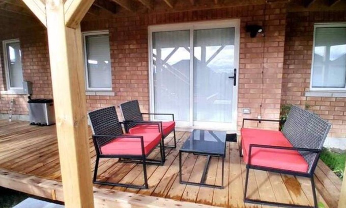 Orillia Apartment | ❤ Cedar-View Apartment with Hot Tub (4 Bedrooms) ❤