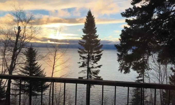 Tofte House | Cedar’s Seaside Chalet