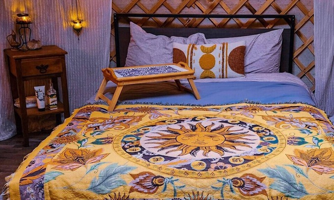 Buckley RV Rental | Celestial Yurt | Cedar Hot Tub | 1 hr to Skiing & Mt Rainier