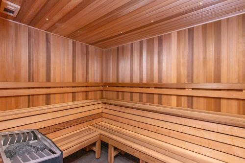 Braddon Apartment | Center 2-Bed with Gym, Sauna, Indoor Pool & Views