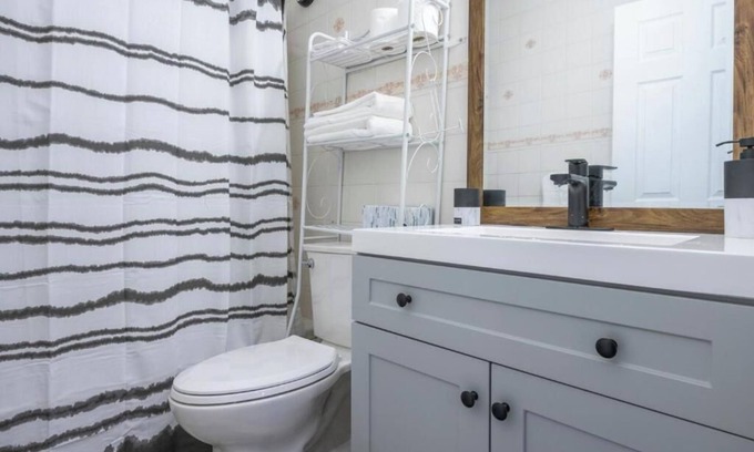Highland Park House | CenterStreet-Cozy 3bed Pet Friendly Suite 08Entire