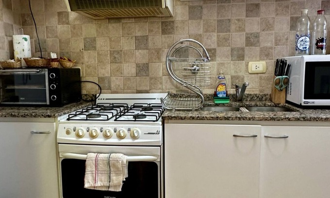 Centro Apartment | Centrally located Moreno apartment