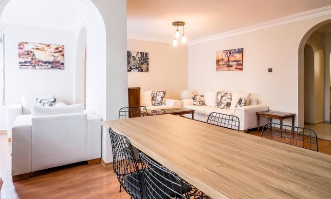 Besiktas Apartment | Central and Capacious Flat Near Levent in Besiktas