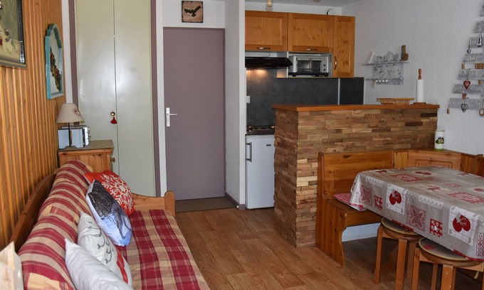 Pralognan-la-Vanoise Apartment | Central Apartment with Balcony, Parking, and Close to Shops and Lift