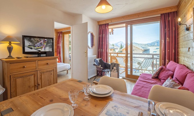 Cognet Apartment | Central Apartment in Chalet, Near Shops and Ski Slopes