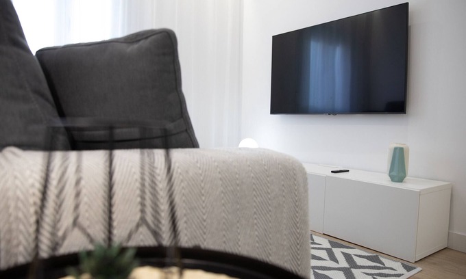 Logrono Apartment | Central Apartment in Logroño: 5-Min Walk to Calle Laurel & Gran Vía, Next to City Hall