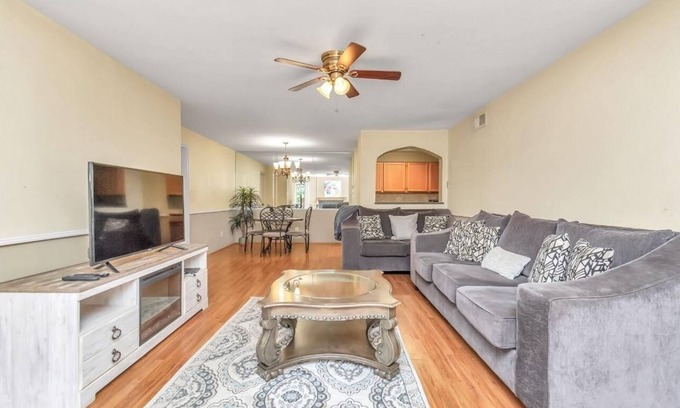 Greater Fondren Southwest House | CENTRAL BELLAIRE SUGAR LAND 2 BD 2 BATH