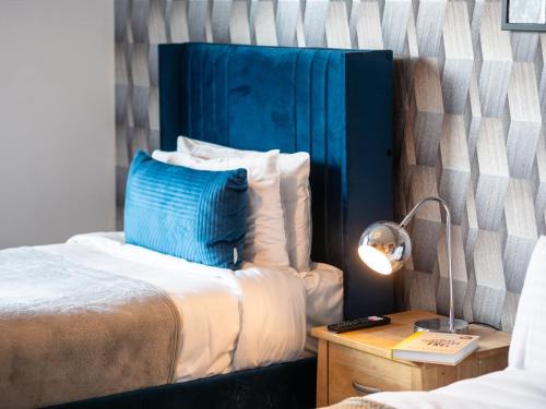 Theatreland Birmingham Apartment | Central Birmingham Apartment with Balcony & Netflix