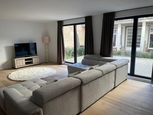 University District Apartment | Central Chic Antwerp 001