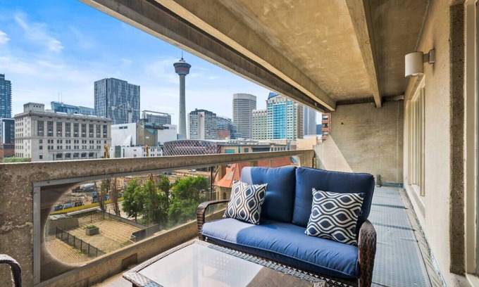 Downtown Calgary Apartment | Central DT » Secure Parking » Gym » Court » Sauna