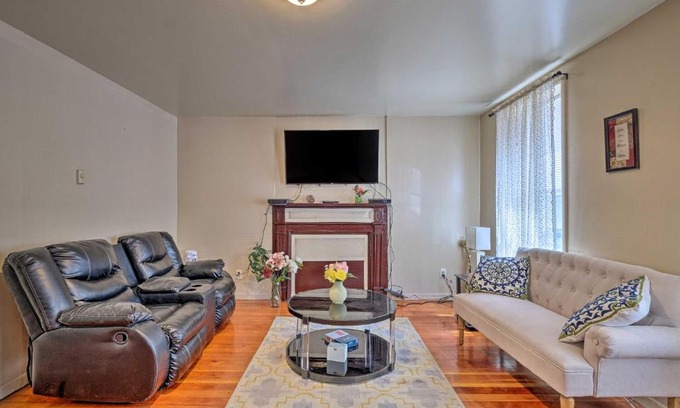 Mansion Area Apartment | Central Dtwn Albany Apt - Walk to Cafes and Museums!