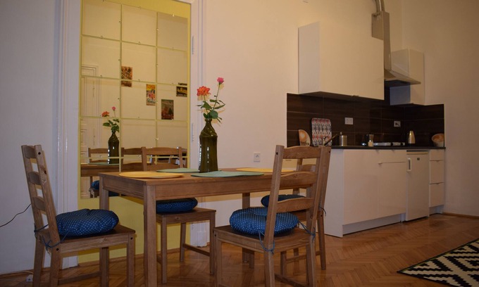 Belso-Ferencvaros Apartment | Central Flat, steps to Great Market, Gellert Bath & Corvinus university