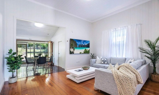 Milton House | Central Haven Milton 4BR Sleeps 10