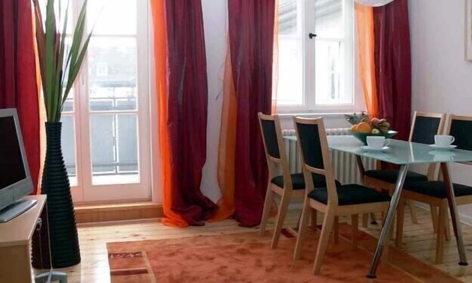 Schoeneberg Condo | Central location, sunny, quiet, balcony, nearby Bus, S-railway station Friedenau