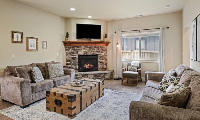 Southeast Bend House | Central Location w/Private Hot Tub, Fenced Yard, AC