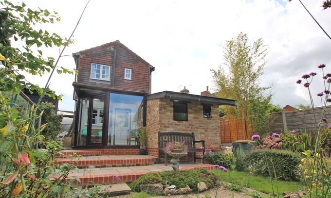 Kennington House | Central Location With Town Amenities Yet Great Access To The Countryside