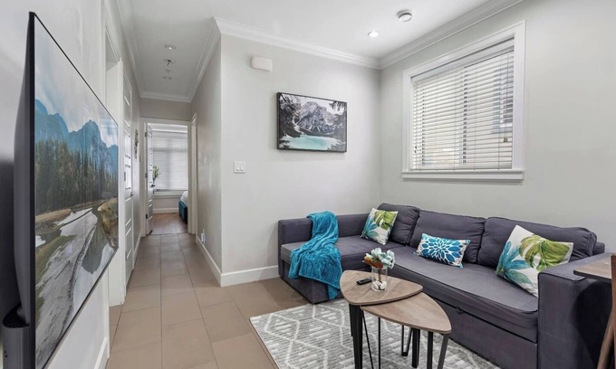 Vancouver South Condo | Central Main Street Home Minutes from QE Park