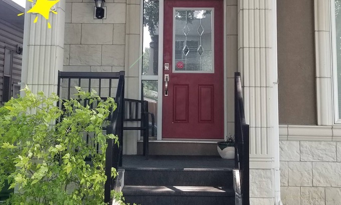Highland Park House | CENTRAL Modern | PRIVATE Bathroom | FREE Parking